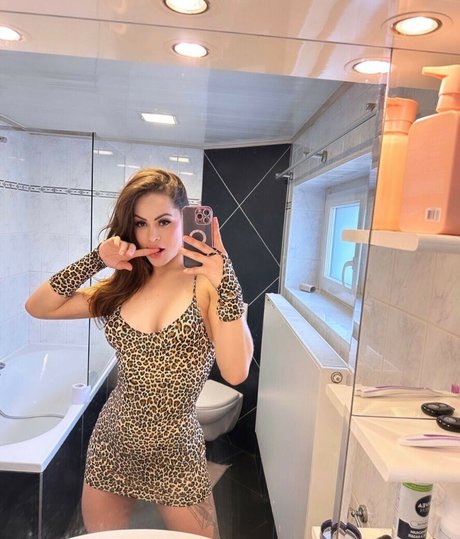 Jhullyane Sayonara star beautiful gallery