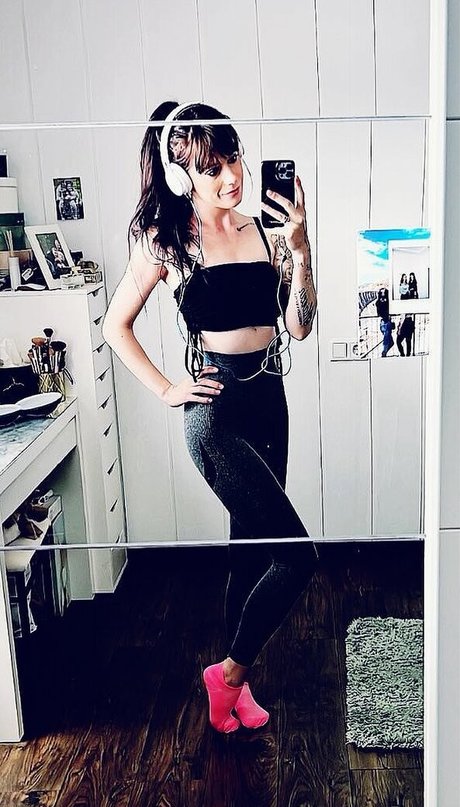 gelliii93_ pornographic model pictures