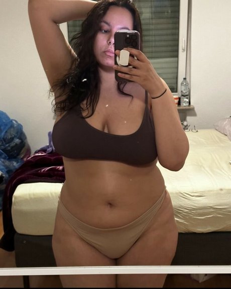 Peachyara star nude image