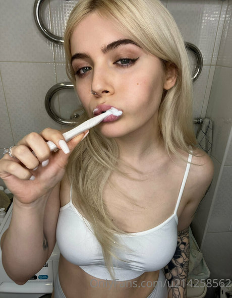 thedakotaa pornstar nudes picture