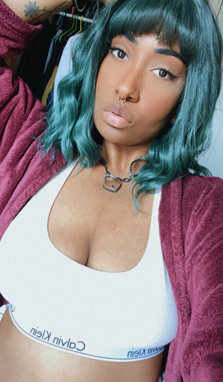 denaliplays adult model image