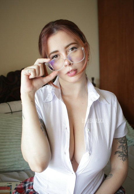 Babie Alaska model sexy photos