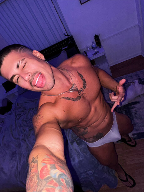 RoReyes naked pornstar image