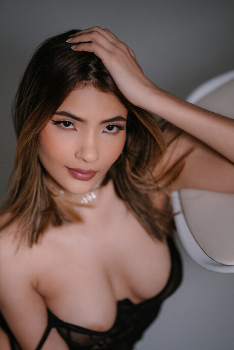 Andrea V lez free star img