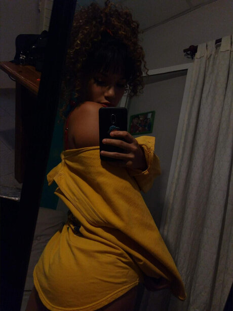 Aisha Lee beautiful star img