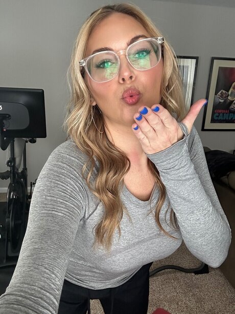 Marilyn Mo Roll VIP pornstar sex picture
