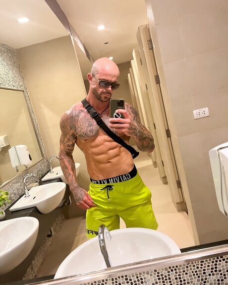 Shredded Kiwi star naked archive