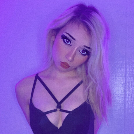 Izzispit model nudes pic