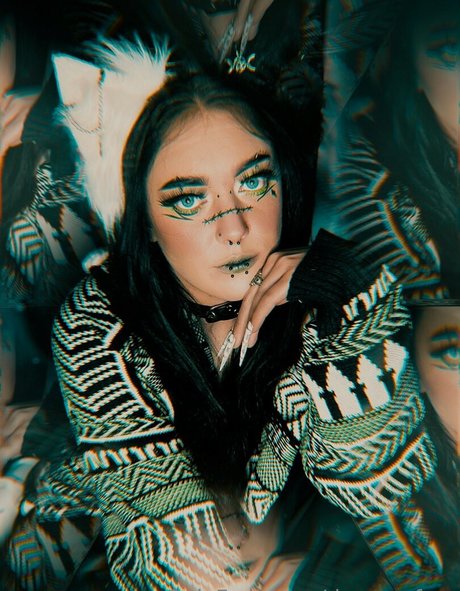 demonsfree model art galleries