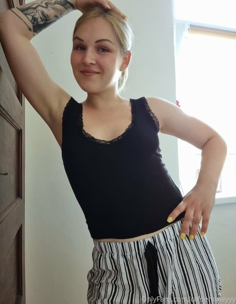 chloehoneyyy model beautiful images
