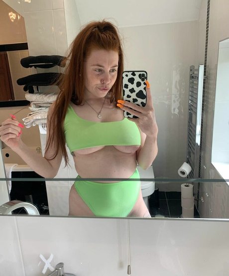 Molly Capper hot star galleries