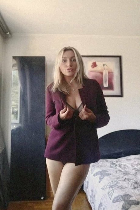 anna bellla porn model pic