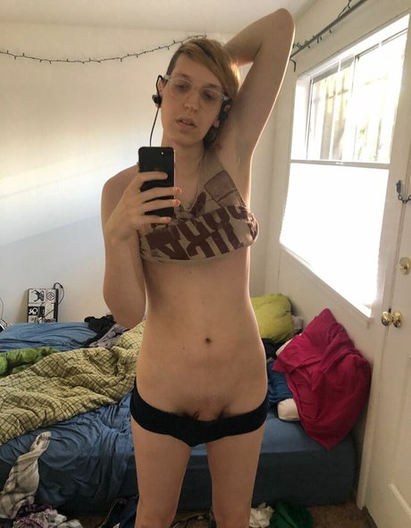 Cassie Coyote nudes actress pics