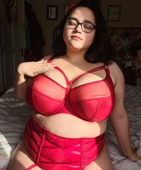 janineaam naked actress img