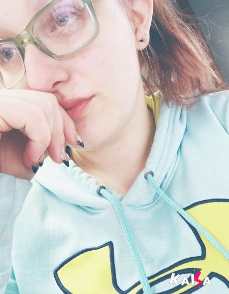 zee765420 model hd image