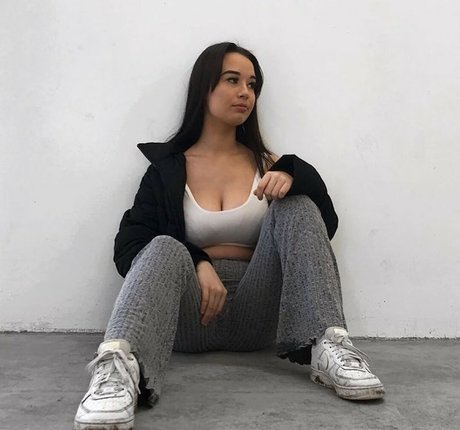 Anna Langley star hd img