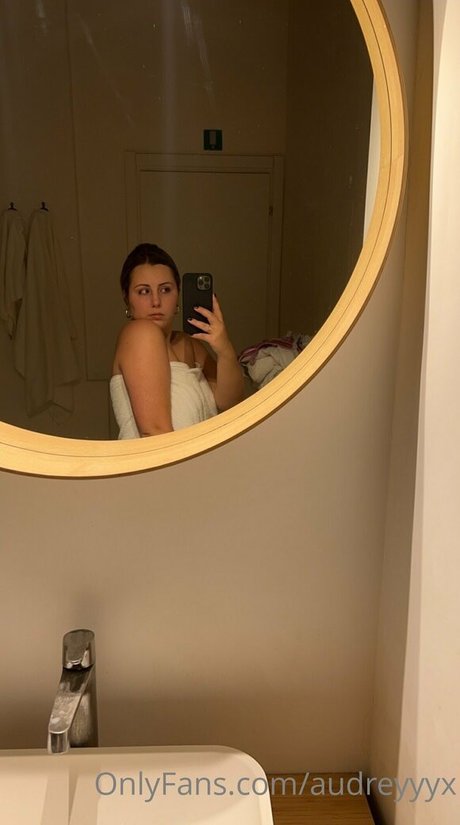 audreyyyx sex model pics