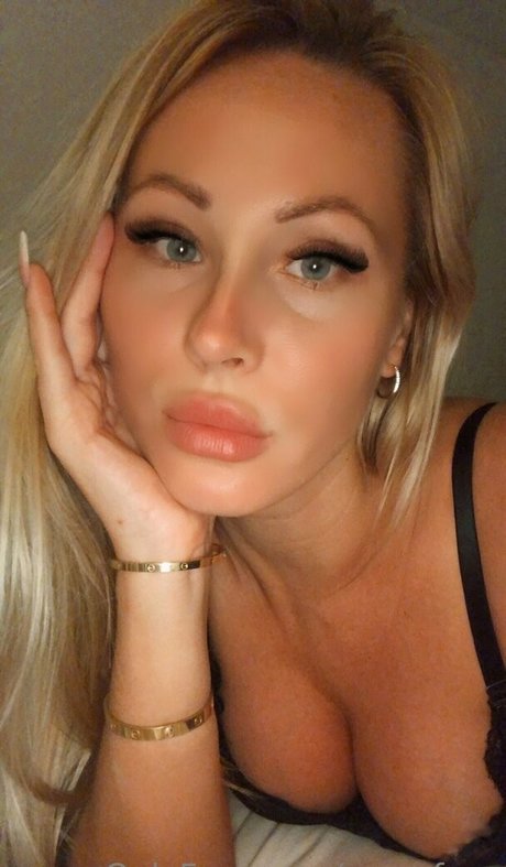 roxyyfoxx profile image