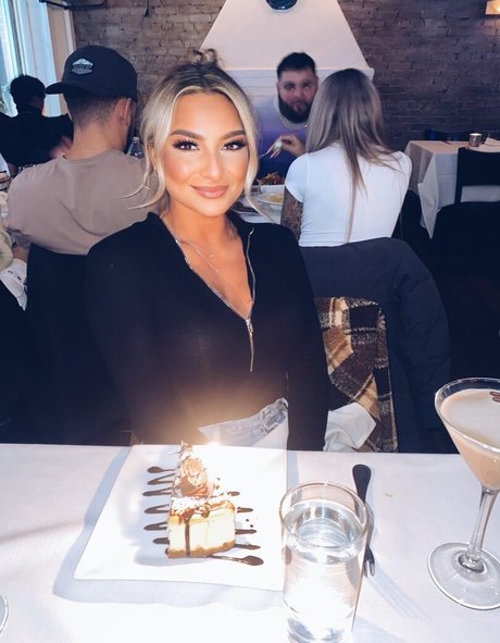 Lizzy Decologero pretty model photo