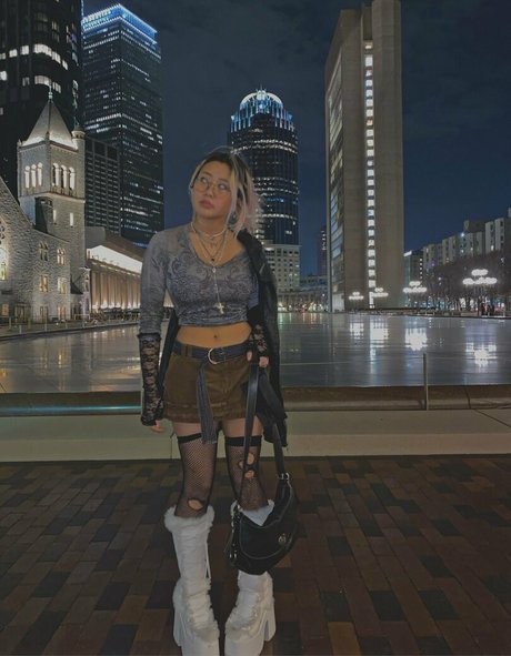 hollyliangg top model pics