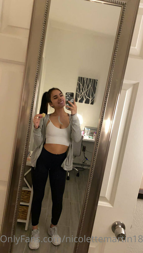 Lilibaby18 naked pornstar pic