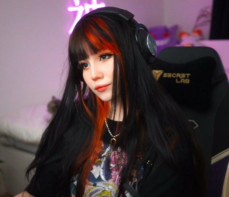 Shini Waifu model pornographic pictures