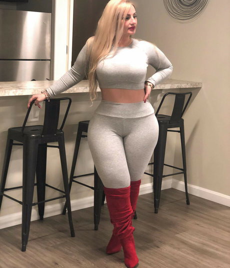 Ivoryyyyy model images