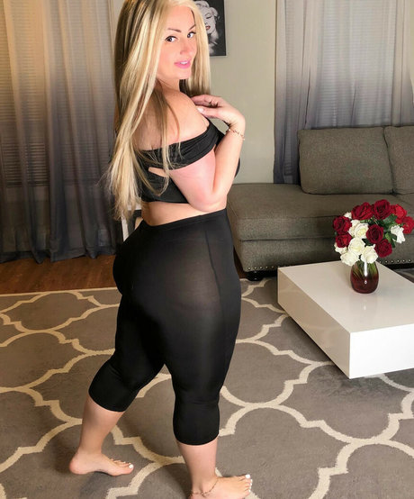 Ivoryyyyy model pornographic images