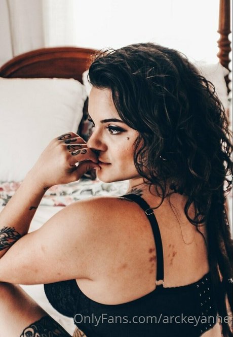 arckeyanne erotic actress pic