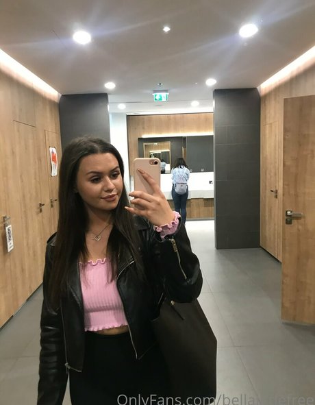 bellalittlefree22 star hot pics