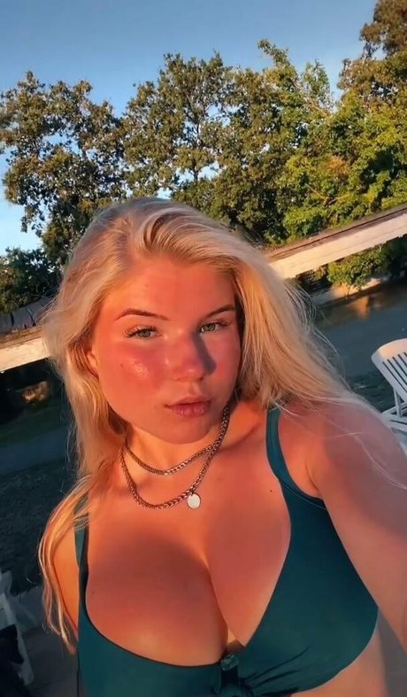 Kusrubxx model adult pics