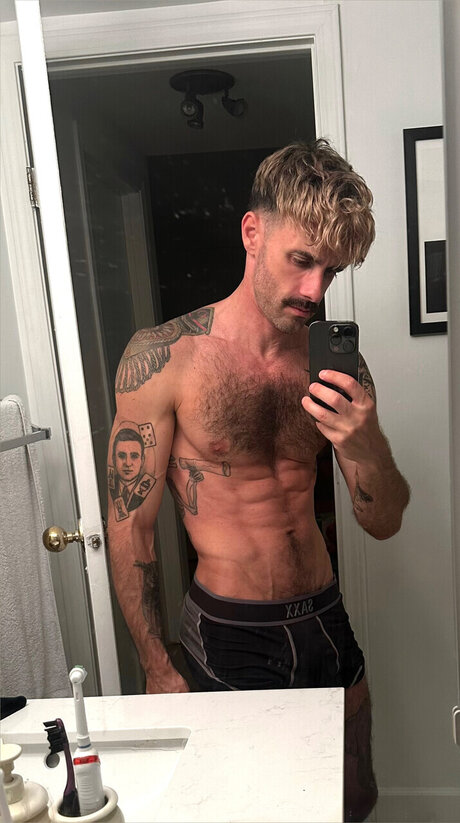 Oscar Adriano star erotic gallery