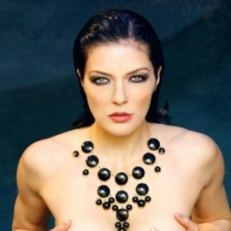 Adrianne Curry model erotic pic