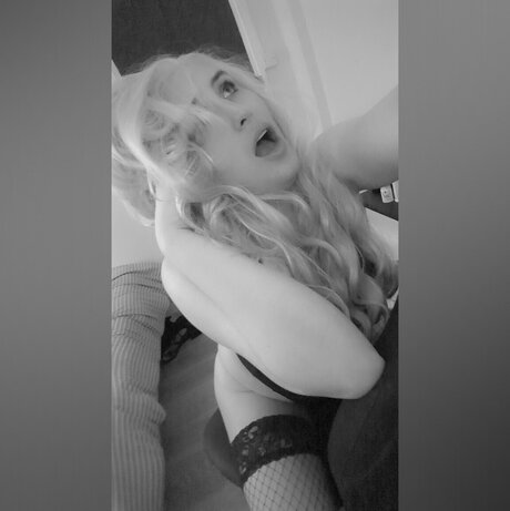 NIKITA BANKS star art pics