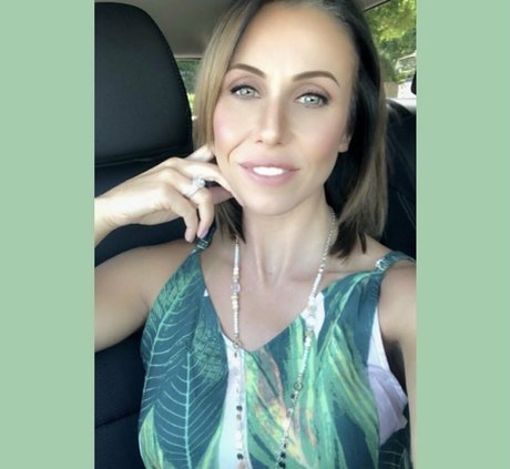 ulauryn gemini hot model image