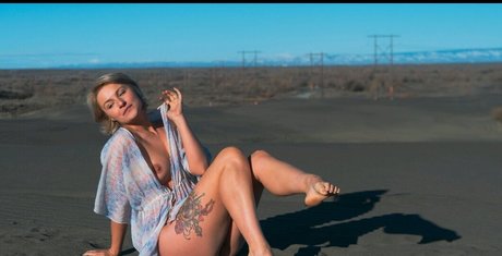 Clickbait Des model erotic img