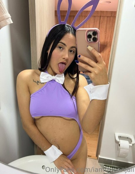 iamqueenjaii star erotic photos