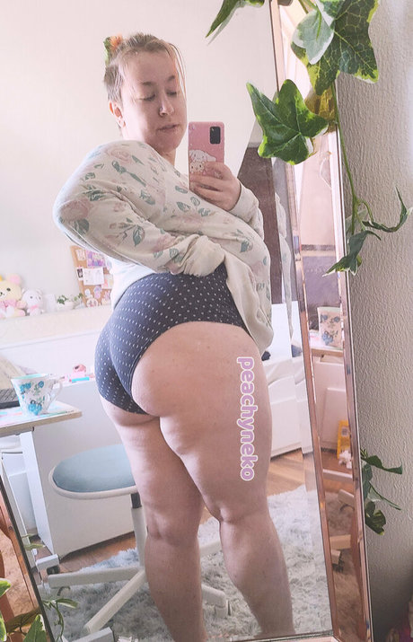 peachyneko sex model pics