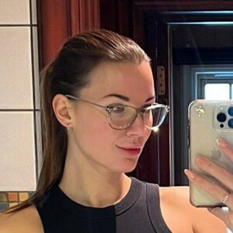 kristinllind model high quality pics