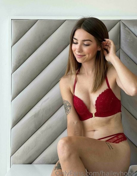 HaileyHope pretty pornstar pictures