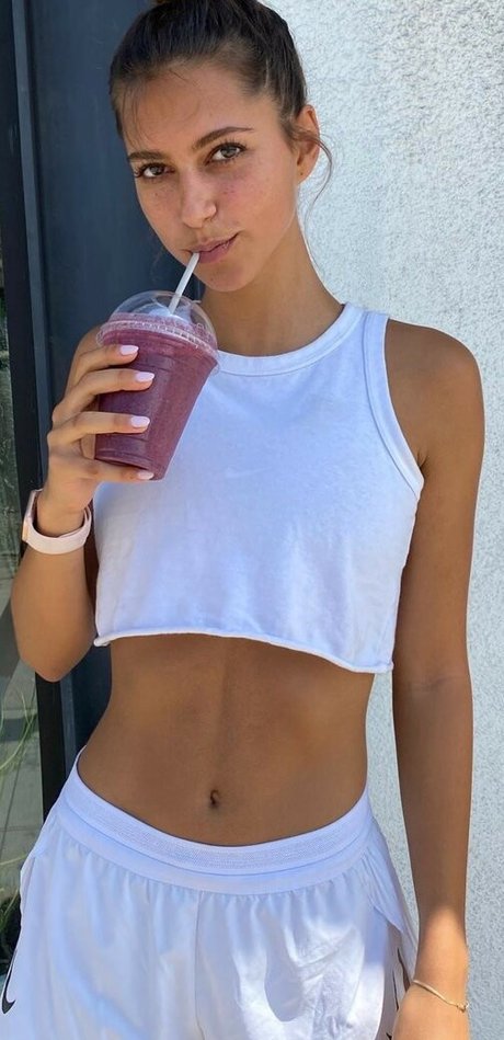 Renee Maudlena Noe top star photo