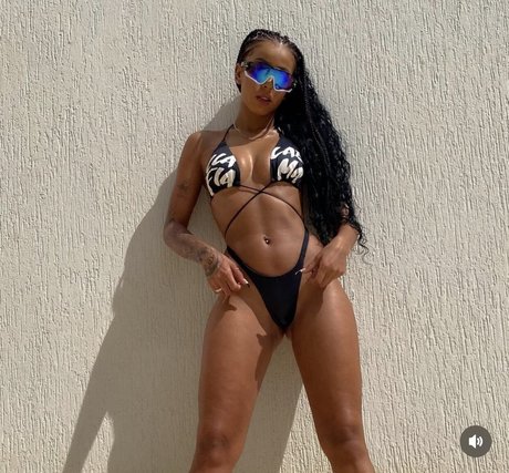 Isis Pequine porn star images