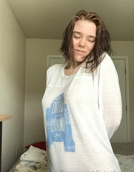 divinebunni hot model photo