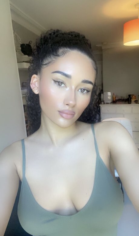 Rubyellaaa0 model adult img