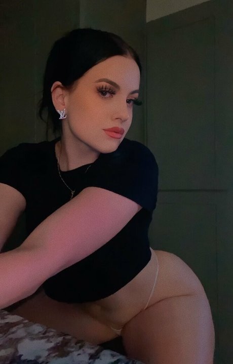 Brelynn porn model photo