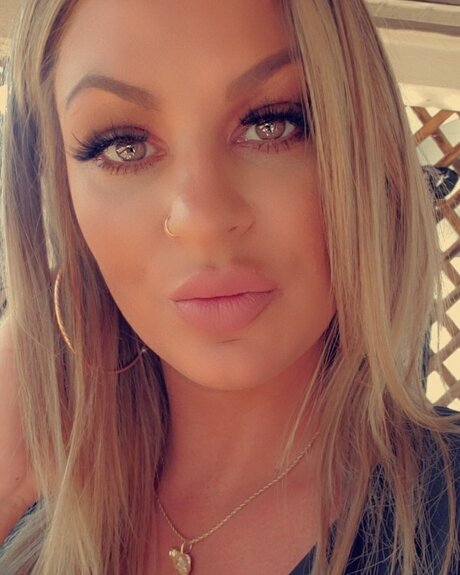 Ice Queen_ pornstar nude picture