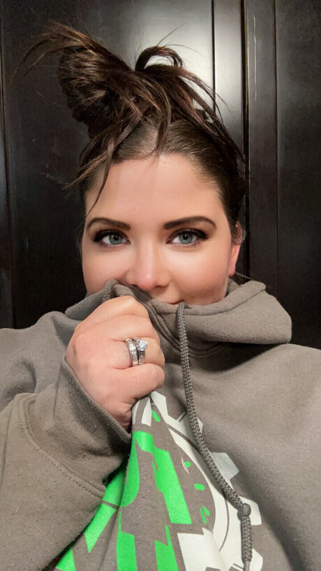 Shymomof3VIP pornstar hd gallery