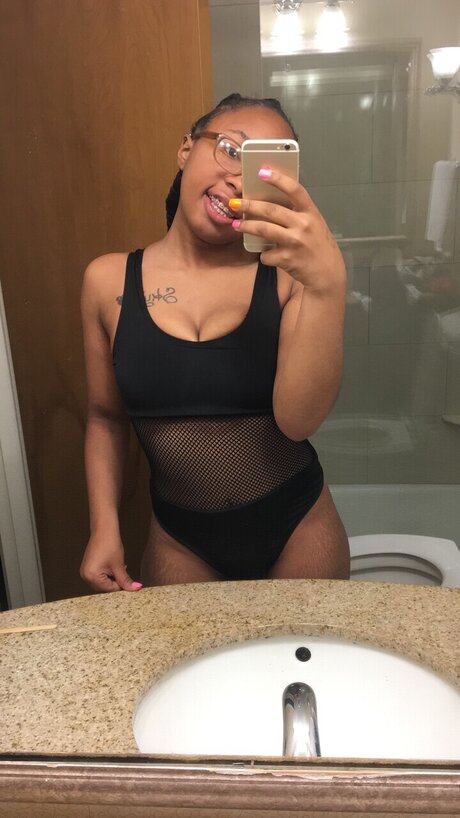 Tyshaee star top photo