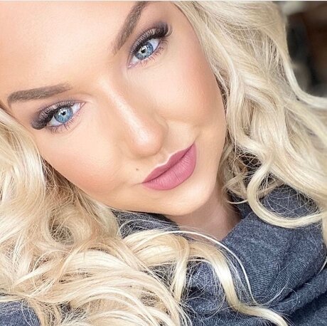Kymberleay model pornographic picture