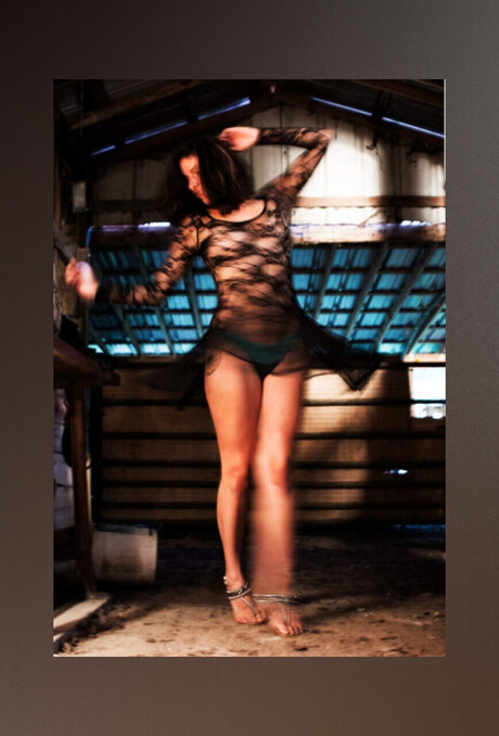 Larwase nude model photos